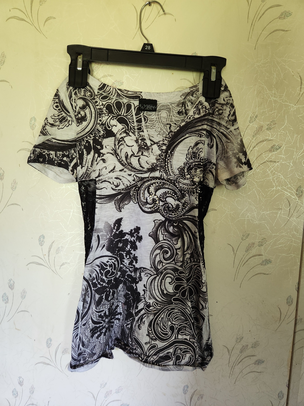 Daytrip Black and White Paisley Print Short Sleeve Tee
